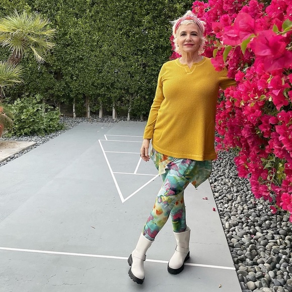 LOGO Lounge by Lori Goldstein Cloud Waffle Split Neck Top Tawny Gold - Picture 3 of 12